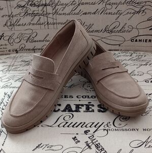 Blondo Women's Waterproof Beige Slip-on Loafer, Size 9